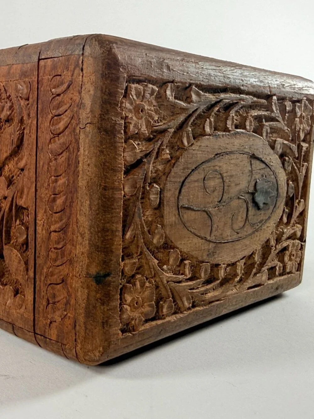 Vintage Hand Carved Rosewood Trinket Box Floral Gold Inlay India